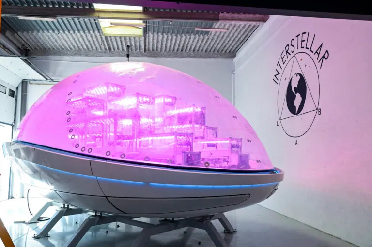 法國百年香水品牌 Robertet 與太空科技新創 Interstellar Lab 攜手,引領生物溫室在香水之都 Grasse 的綠色革命